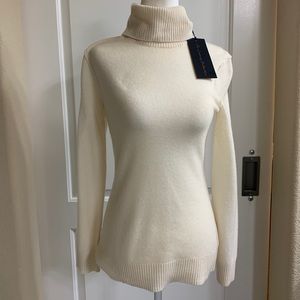 NWT Antonio Melani 100% cashmere Creme turtle neck